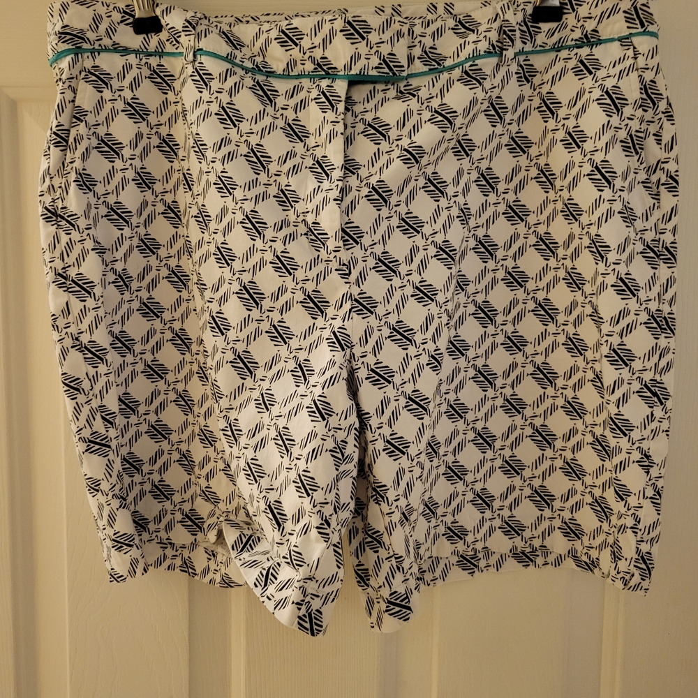Lady Hagen Black and White Pattern Golf Shorts
